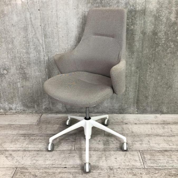 オカムラの新シリーズからワークチェアがロット入荷しました！■Lives（ライブス）　ミーティングチェア　ワークチェア　■グレー　■okamura（オカムラ）【カジュアルだけど機能的！】【働きやすく、居心地の良いオフィスへ】【天神ビッグバン】【天神BBB】【博多コネクティッド】【博多コネクティッドボーナス】
                        ライブス
                                    中古
            