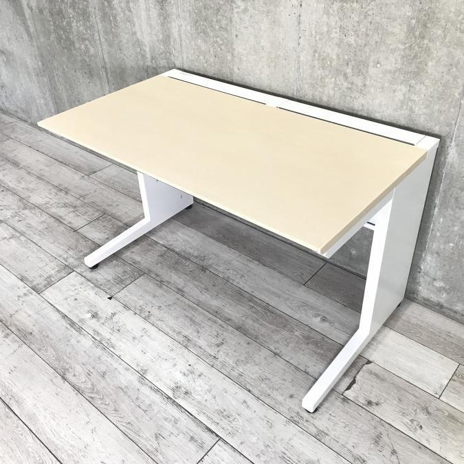 【在庫入替セール品（本在庫限定価格）】【■明るい雰囲気でコミュニケーションも活性化！】■コクヨ製　アイエスシリーズ　平デスク　W1200×D700mm　引出し無　★いま人気の木目カラー！
                        iSシリーズ
                                    中古
            