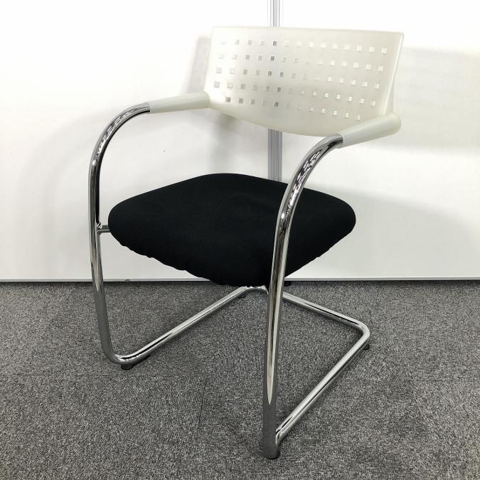 【ワンランク上の快適クッション！】■vitra製　VISAVISチェア　肘付でリラックス！ 　■人気の海外ブランド！上質なミーティングチェア！【在庫入替セール品（本在庫限定価格）】
                        ビザビチェア
                                    中古
            