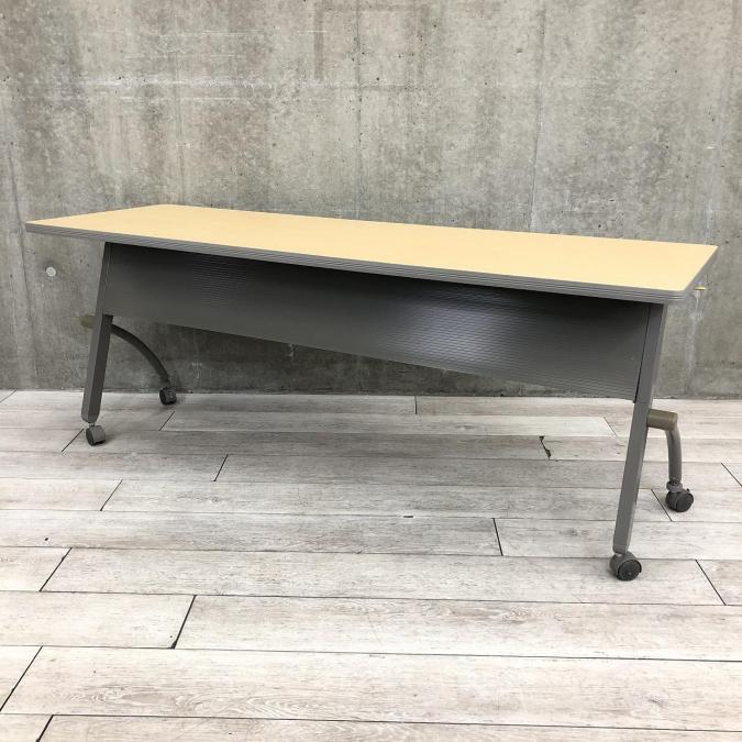 【2~3名様で使えるスタックテーブル入荷！キャスター付きで移動も楽々！】■ITOKI（イトーキ）製　サイドスタックテーブル　■幅1800×奥行600　■幕板付き　■ナチュラル天板【天板跳ね上げ式でコンパクトに収納】
                        NXテーブル
                                    中古
            