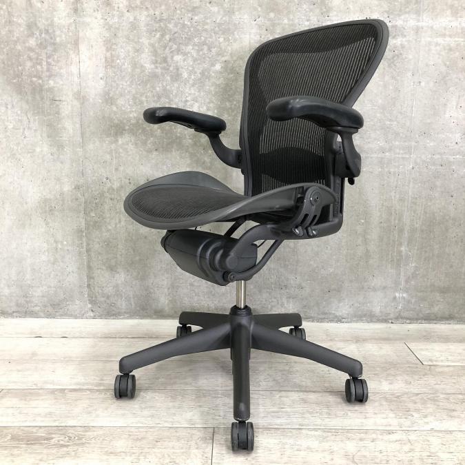 【先行予約品/5月末入荷予定】オフィスチェアの最高峰！世界的にも有名なワーキングチェアが登場！【在宅ワークにもおすすめ】■ハーマンミラー（HermanMiller）製　アーロンチェア（AeronChair）Bサイズ　■フル装備
                        アーロンチェア（ランバー　フル装備）
                                    中古
            