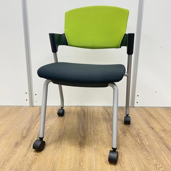 【商品入替のため、在庫限り】コクヨ製　定番プロッティシリーズ　背もたれグリーンクッションタイプ　スタッキングチェア！！
                        プロッティチェア
                                    中古
            
