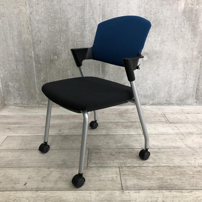 【西】【大量入荷！】【背面カバー付きでゆったりご使用いただけます！】コクヨ　プロッティ　ブルー×ブラック　スタッキングチェア　ミーティングチェア　カバー付き
                        プロッティチェア
                                    中古
            
