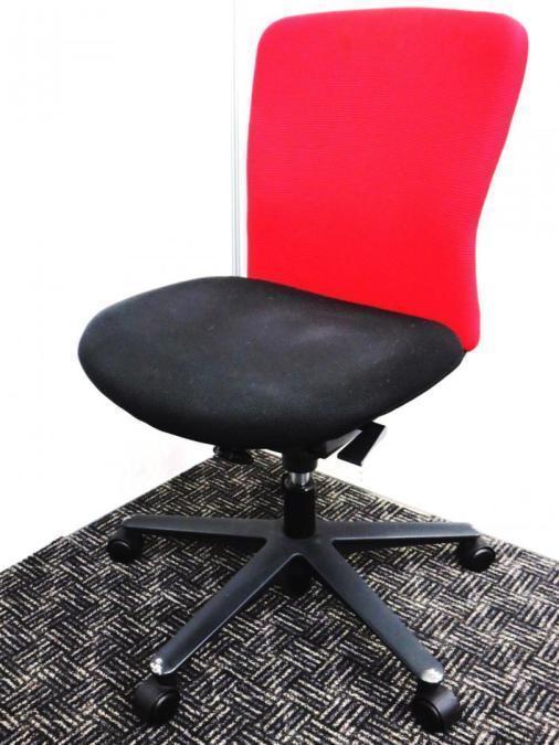 【ローコスト！まとめて揃います！】【思考をアクティブに促すレッドカラー！】【コーポレートカラーに合わせていかがでしょうか】■内田洋行（UCHIDA） ルディオ（Ludio）チェア　ミドルバック　肘なし仕様　クリアレッド　☆★大特価セールはこちらのキーワードで検索☆★→→【大放出】
                        ルディオチェア
                                    中古
            