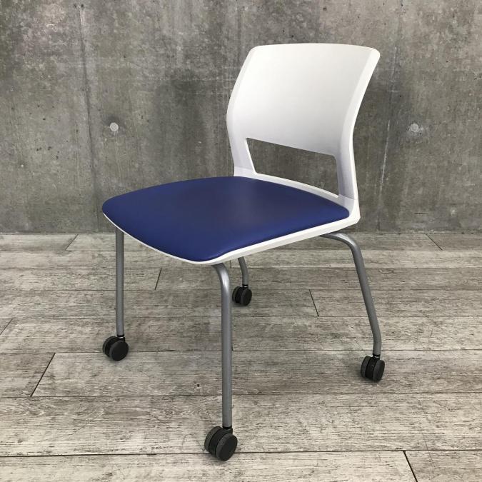 会議用にも便利なチェア入荷！国内メーカー製！キャスター付きで移動もスムーズ
■コクヨ160シリーズ/ミディアムマリン（ブルー）　スタッキングチェア
                        160シリーズ
                                    中古
            