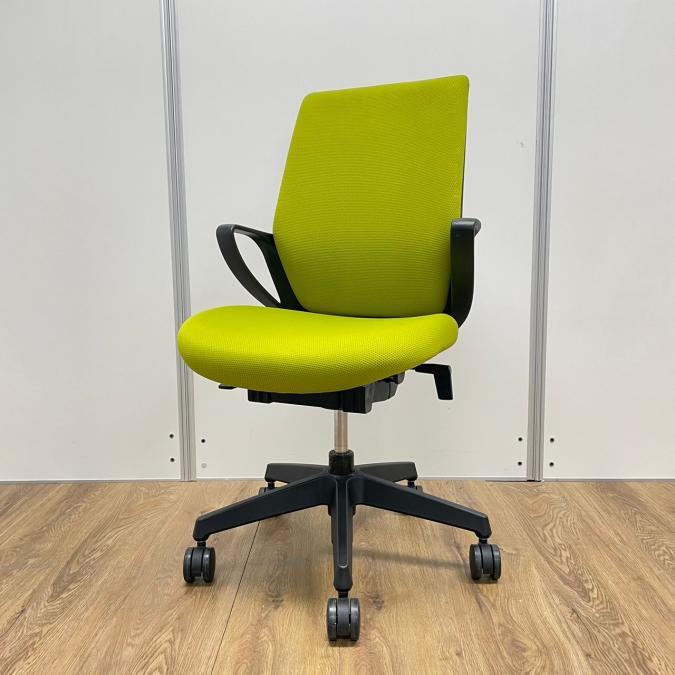 【7脚入荷】【在庫入替】【コンパクトな肘デザインのOAチェア！】かわいらしい見た目ながら座り心地の良いチェア！
                        ピコラ チェア
                                    中古
            