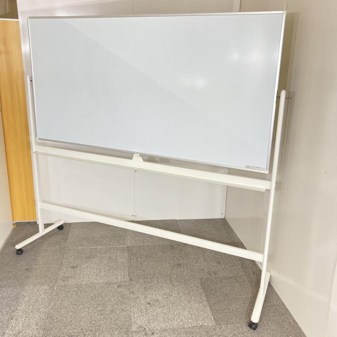 両面ホワイトボード　脚付き　キャスター付き　横幅1800ｍｍ
                        その他シリーズ
                                    中古
            