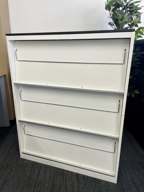 待合室や受付など、共用部分にいかがでしょうか♫　★収納豊富★　4大メーカー　オカムラ　レクトライン　雑誌架　中古　中古オフィス家具　オフィスバスターズ　　※福岡南店撮影商品
                        レクトライン
                                    中古
            