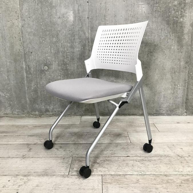 【おしゃれなデザインのMononチェアが入荷！】イトーキ（ITOKI）Mononチェア　■色：グレー　折りたたんで横に重ねて収納　☆★大特価セールはこちらのキーワードで検索☆★→→【大放出】
                        モノンチェア
                                    中古
            