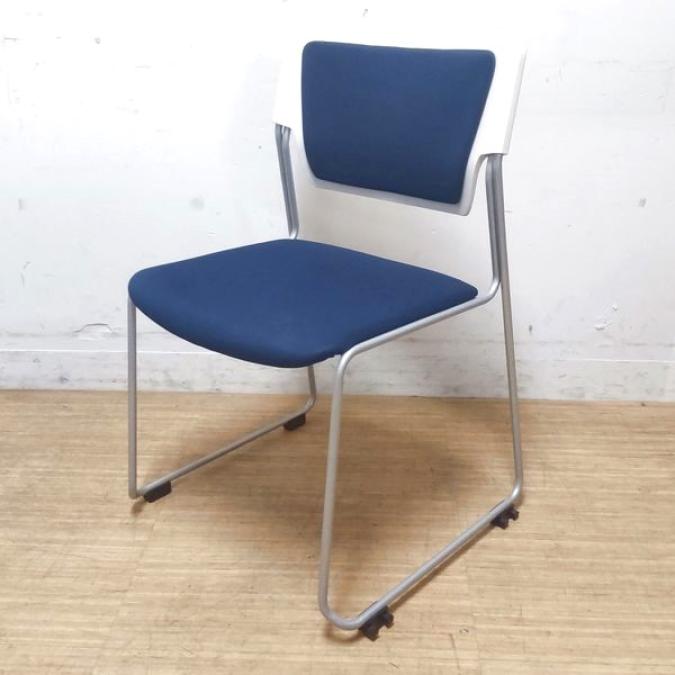 【ロット入荷】イトーキ　エレック　スタッキングチェア　背座パッド付　クロスタイプ　ネイビーブルー×ホワイト
                        エレック
                                    中古
            