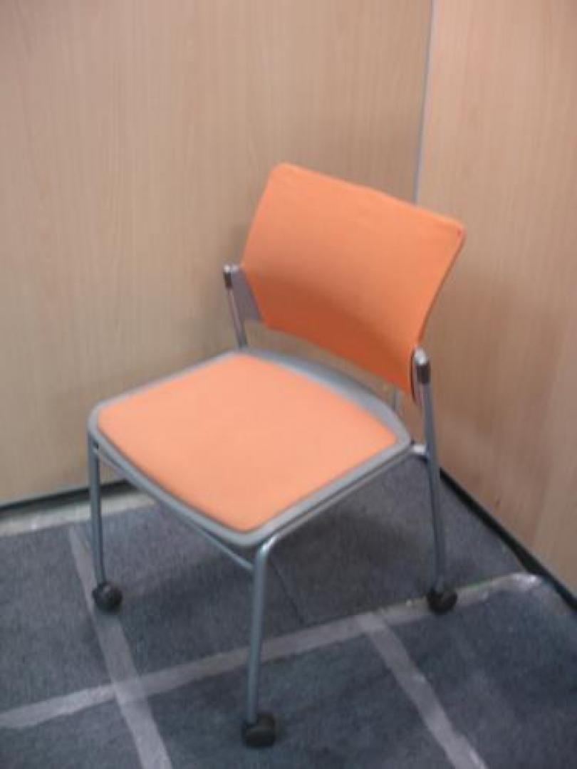 ■状態良好■【formaチェア】キャスター付きで移動も楽々！！【会議チェア】
                                    中古
            