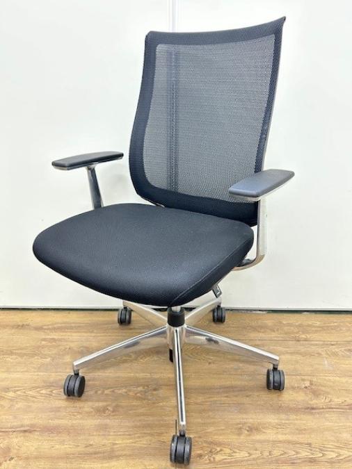 【2脚限定】【クレジット決済優先】前傾から後傾まで様々な姿勢をサポート！ワンランク上の座り心地！■モデレートタイプ　■ハイバック　固定肘付　コクヨ　ベゼル　ブラック【デザインの高いメッシュチェア！】　オフィスバスターズ　梅田本店
                        ベゼル アルミポリッシュ
                                    中古
            