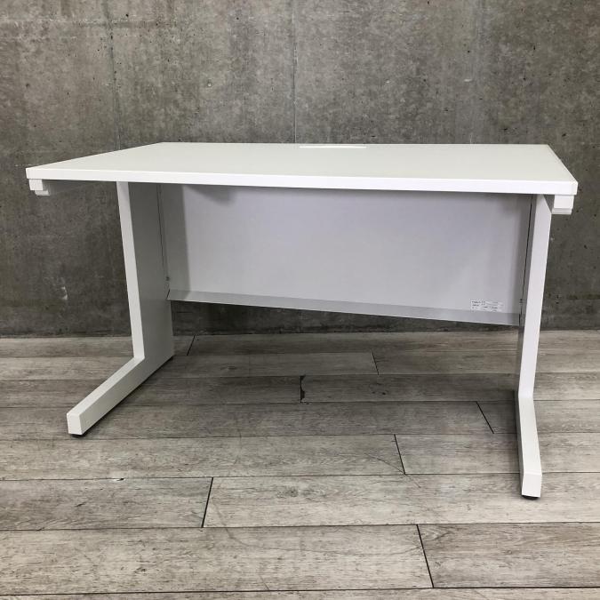 【標準サイズの幅1200㎜】【定番・安定のスタンダードデスクシリーズ！】■内田洋行製（ウチダ）　スカエナシリーズ　平デスク　ホワイト　W1200×D700mm　引出無　配線Sタイプ
                        スカエナ
                                    中古
            