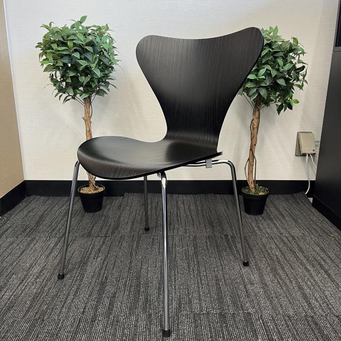 【おしゃれなミーティングチェアが２脚入荷！】セブンチェア　FRITZ HANSEN　フリッツハンセン　レア　九州　福岡　椅子　チェア　ミーティングチェア　スタッキングチェア
                        セブンチェア
                                    中古
            