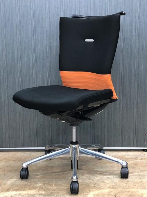 【在庫入替セール】オカムラ　フィーゴ　肘無しミドルバック　シームレスタイプ　ハンガー付き　ブラック×オレンジ
                        フィーゴチェア
                                    中古
            