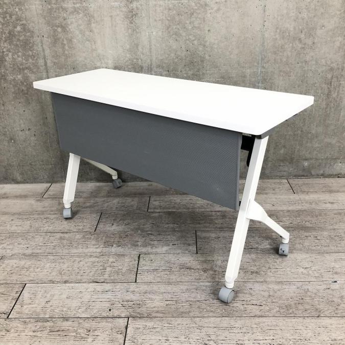 【レアなサイズが入荷】2022年製　オカムラ　フラプター　サイドスタックテーブル　天板ホワイト　幕板付き　W1200/D450とかなりコンパクトなサイズ
                        フラプター
                                    中古
            