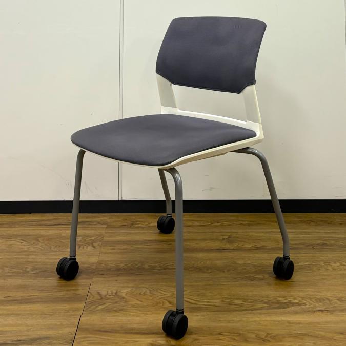 【在庫入替セール品】【会議、ミーティングなどに最適】コクヨ　CK-160シリーズ　スタッキングチェア　グレー【なんば店撮影】
                        その他シリーズ
                                    中古
            