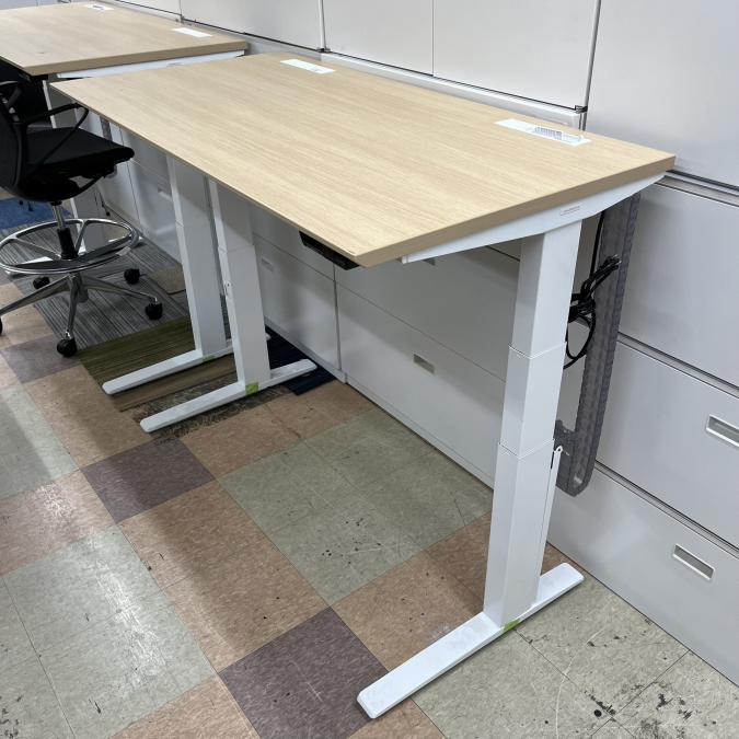 【ナチュラル天板の昇降デスク！】オカムラ　スイフト　Swift　デスク　テーブル　昇降　電動　ナチュラル　木目　福岡　九州
                        Swift
                                    中古
            