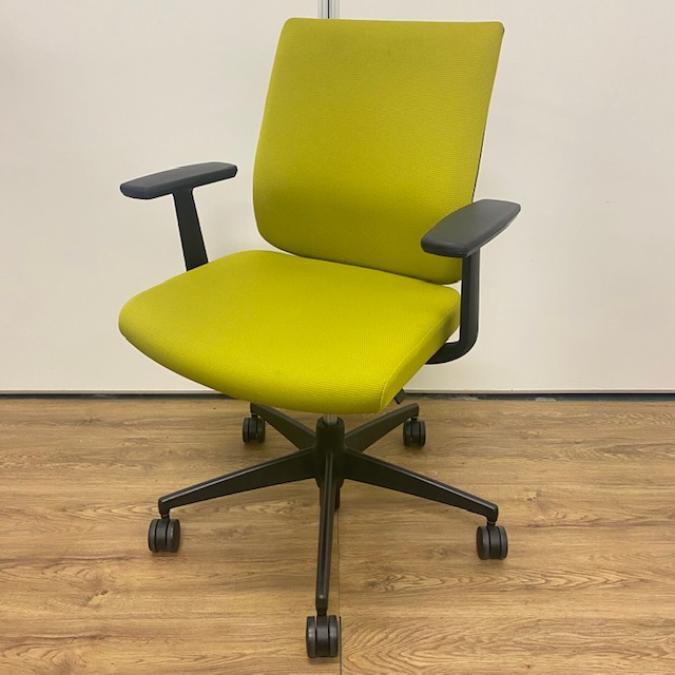 【1脚限定】【在庫入替】【ランバーサポート付きで長時間のデスクワークにも最適〇！】コクヨ（KOKUYO）ウィザード2チェア　■色：グリーン（ライトオリーブ）
                        ウィザード2
                                    中古
            