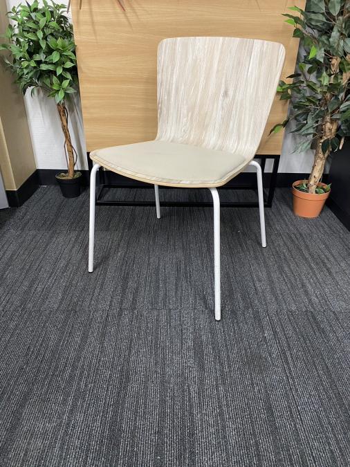 【南】カフェ風チェアが４脚販売！　オフィスやリフレッシュスペースにも♫　カフェ風　休憩スペース　ネスティングチェア　椅子　中古　チェア　九州　福岡　※福岡南店撮影
                        ライブスネスティングチェア
                                    中古
            