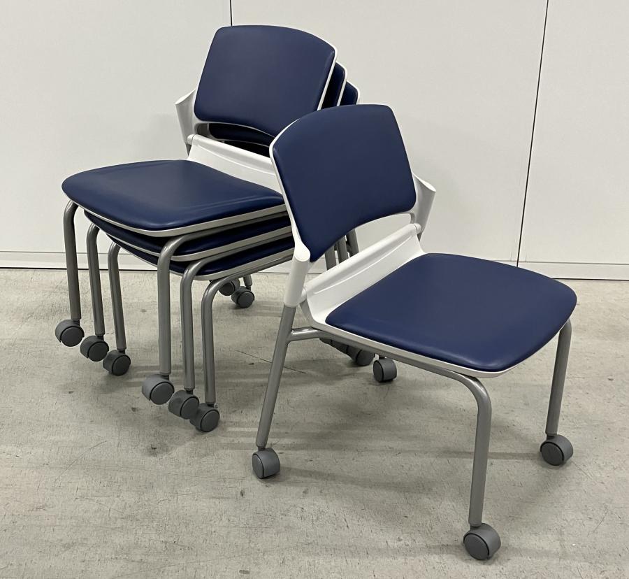 【30脚入荷しました！】内田洋行　UCHIDA　スタッキングチェア　MFシリーズ　ビニールレザー張りでお手入れ簡単！！
                        MF-180シリーズ
                                    中古
            