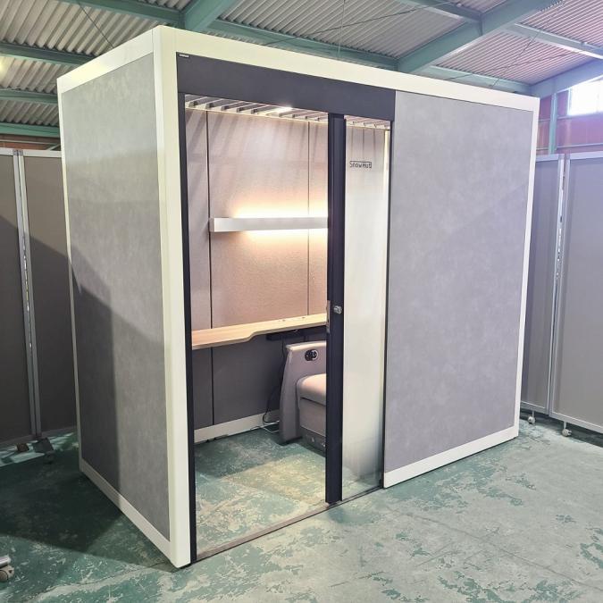 【トレンド】待望のワークブースが中古品で入荷！　リッチなリクライニングチェア付き　Snow Hut　オカムラ　スノーハット【ABW商材】
                        その他シリーズ
                                    中古
            