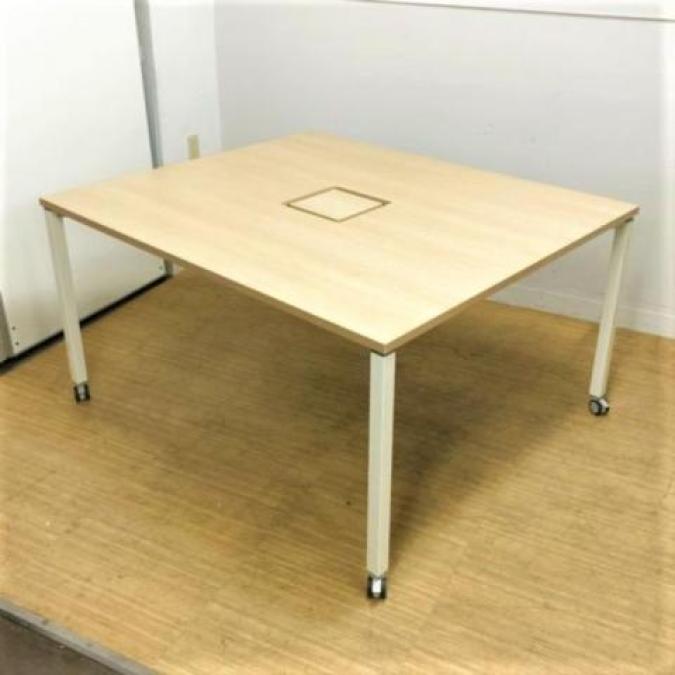 【南】【在庫入替セール】◆オカムラ アプションフリーシリーズ　ワークテーブル　/　配線ダクト付き　/　ナチュラル色　/　4人用　/　トレンド　※他店舗撮影画像
                        アプションフリー
                                    中古
            