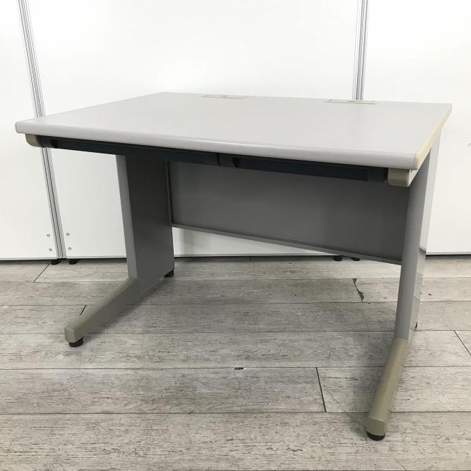 【コストパフォーマンス抜群】【スタンダードな人気デスクシリーズ】 ■イトーキ製　CZシリーズ　平デスク　W1000×D700mm　引出付き【弊社使用欄：A00958486】
                        CZデスク
                                    中古
            