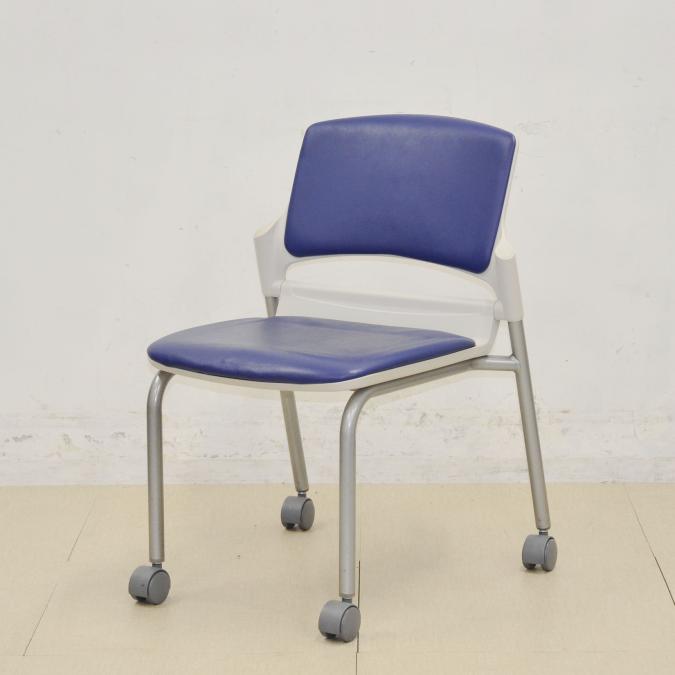 【24脚ロット入荷！！】ウチダ製MF-180シリーズ　スタッキングチェアが入荷致しました！ミーティング用の椅子に最適です！ウチダ製　ビニールレザー　ブルー　キャスター付き
                        MF-180シリーズ
                                    中古
            