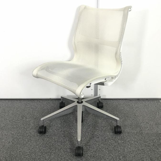 【ホワイトメッシュのデザインチェア】　■ハーマンミラー(Herman Miller)　セトゥチェア　■座面メッシュ　キャスター付き　ミーティングチェア　■ホワイト
                        セトゥーチェア
                                    中古
            