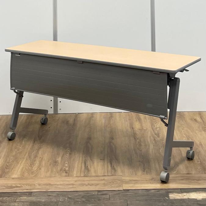 【商品入替のため、残り1台限り】イトーキ製　HMシリーズ　柔らかい木目調天板の色合いがオフィスを明るく彩る！　不要な時は畳んでスペース節約！　W1500/D450　幕板付き　サイドスタックテーブル！！
                        HMシリーズ
                                    中古
            