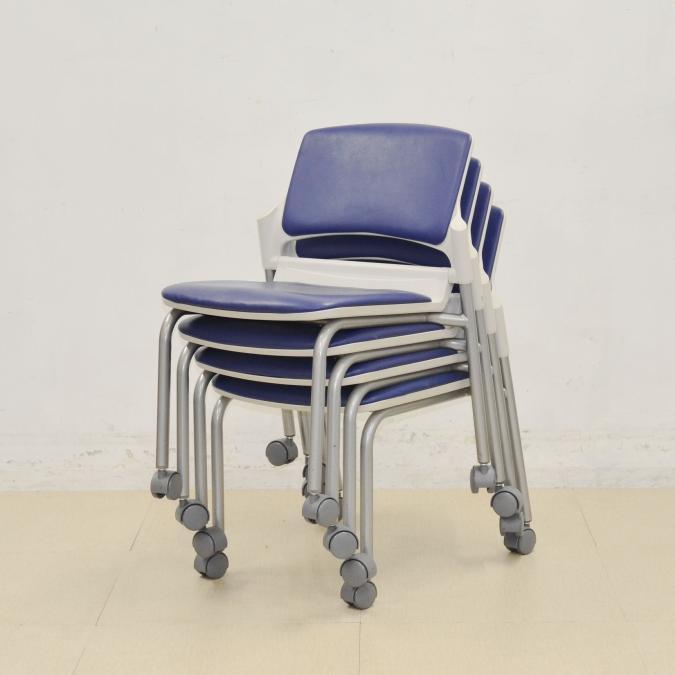 【ureshii4脚セット！！】ウチダ製MF-180シリーズ　スタッキングチェアが入荷致しました！ミーティング用の椅子に最適です！ウチダ製　ビニールレザー　ブルー　キャスター付き
                        MF-180シリーズ
                                    中古
            