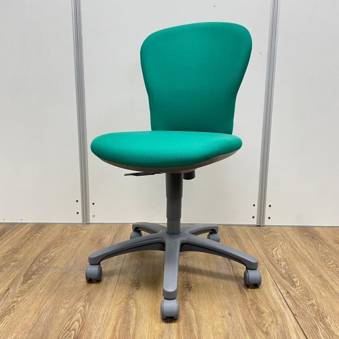 コスパ抜群のチェアがロット入荷！！コクヨ製　レグノシリーズ　ミディアムミントカラー
                        レグノチェア
                                    中古
            