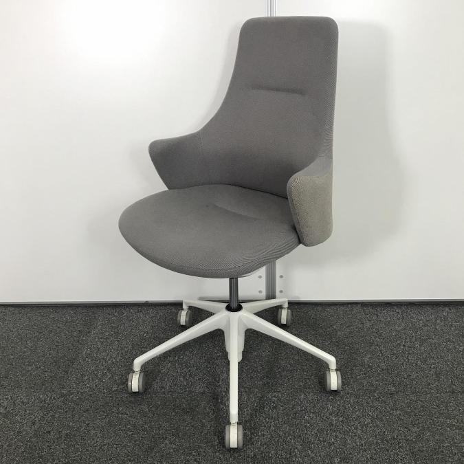 【カジュアルだけど機能的！】【働きやすく、居心地の良いオフィスへ】オカムラの新シリーズ！■Lives（ライブス）ワークチェア　■ハイバック　■ツートン張地　グレー・ベージュ　ホワイト脚　■okamura（オカムラ）【関東倉庫在庫品】【弊社使用欄：A00956994】【ABW商品】
                        ライブス
                                    中古
            