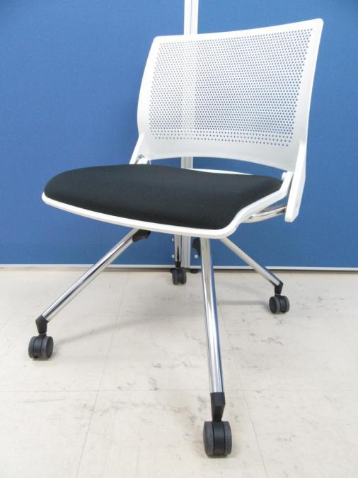 【定価約6万円】【美しいデザインと機能性！快適な座り心地のミーティングチェア！！】■オカムラ製　クリール　ミーティングチェア
                        クリール
                                    中古
            