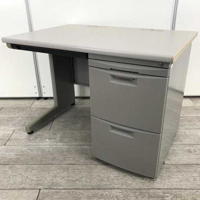 【W1000㎜のコンパクトタイプ】【収納も充実で使いやすい片袖机！】 ■イトーキ（ITOKI）製　CZシリーズ　片袖机　■横幅1000㎜　■ウォームライト【弊社使用欄：A00959909】
                        CZデスク
                                    中古
            