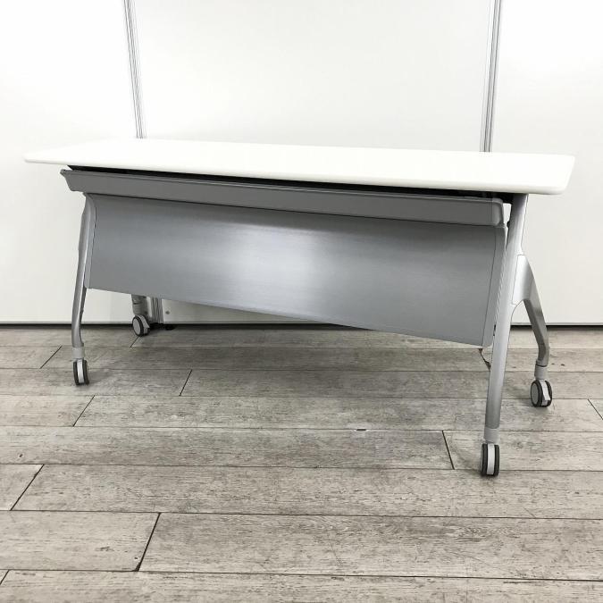 【2名様で使えるホワイトのスタックテーブル入荷！キャスター付きで移動も楽々！】■KOKUYO（コクヨ）製　サイドスタックテーブル　■幅1500×奥行450　■幕板付き　　ホワイト【天板跳ね上げ式でコンパクトに収納】
                        その他シリーズ
                                    中古
            