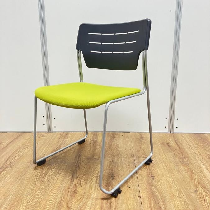 【訳あり品：破れ、接着剤あとあり】【残り2脚限り】イトーキ製　エレックシリーズ　モスグリーンカラー　スタッキングチェア！！
                        エレック
                                    中古
            