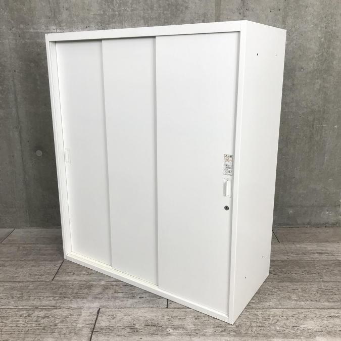 【在庫入替セール品！】オカムラ製の人気3枚引違書庫！使い勝手が良く既存の書庫との相性も〇！
■オカムラ/レクトライン/ホワイト
                        レクトライン
                                    中古
            