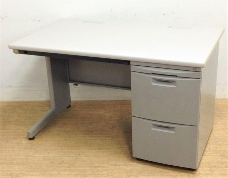 【定価約9万円】【人気国内メーカー片袖机！横幅1200ｍｍサイズ！】
                        CZN デスク
                                    中古
            