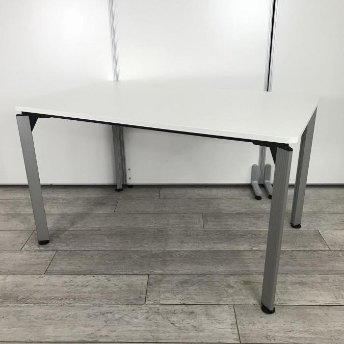 【幅1200mm×奥行750mmの定番サイズ】【ホワイトカラーで社内を明るく!!】■　2~4名様推奨　ITOKI（イトーキ）　DEテーブル　ホワイト天板　シンプルな4つ脚タイプ　シルバー脚
                        DEシリーズ
                                    中古
            