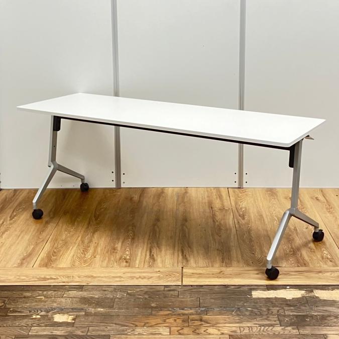 【17台入荷！！】コクヨ製　リーフラインシリーズ　W1800/D600サイズ　ホワイトカラー　幕板・棚板無し　サイドスタックテーブル！！
                        リーフライン
                                    中古
            