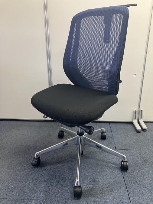 【大々人気チェア！】■オカムラ　シルフィー　ブルー×ブラック　ハイバック　メッシュ　コートハンガー
                        シルフィー
                                    中古
            