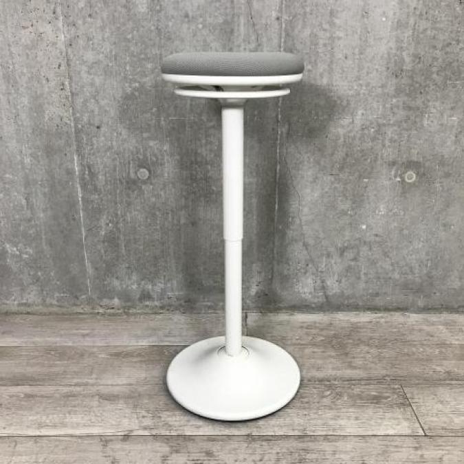 【博】オカムラ製の
Pirouettoチェアが入荷しました！
                        ピルエット
                                    中古
            