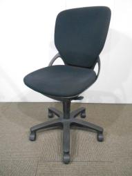 事務員の方用の椅子として人気のチェアです！ブラック肘なし｜起業　拠点開設
