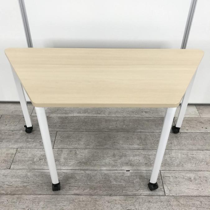 【働き方に合わせて組合せ自由自在】【フレキシブルなレイアウトが可能なシンプルデザインのテーブルが入荷！！】■UCHIDA（ウチダ）　テーブル　台形　CS　OWLF■PLENA（プレナ）　■W1250㎜×D565㎜×H720㎜　
■ナチュラル　木目調　■キャスター付　【ABW商材】【関東倉庫在庫品】【弊社使用欄A00961130】
                        プレナ
                                    中古
            