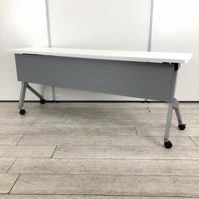 【在庫入替セール品】【定価約8万円】【3人用としてオススメ！人気ホワイトカラーサイドスタックテーブル】■オカムラ製　フラプター　サイドスタックテーブル
                        フラプター
                                    中古
            