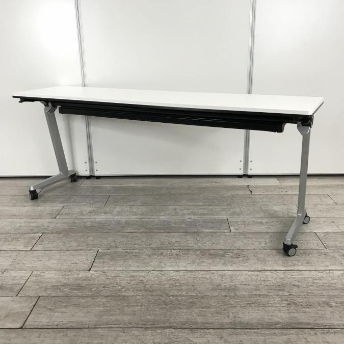 【レアテーブル！エレガスタのスタックテーブルが入荷！！】■Okamura（オカムラ）　スタックテーブル　■エレガスタ
■ホワイト　■幅1800㎜×奥行450㎜　■キャスターロック付き　※幕板なし
                        エレガスタ
                                    中古
            