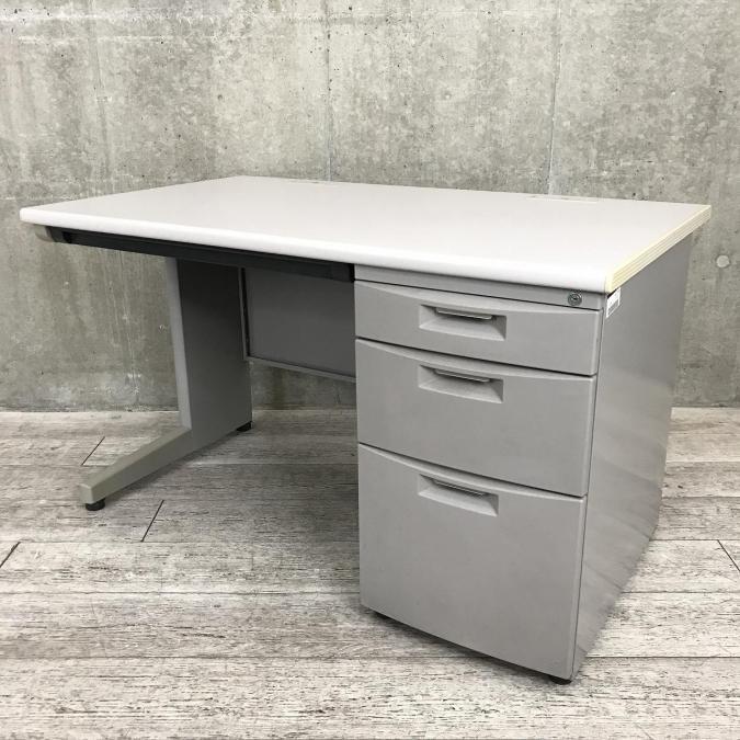 【収納も充実で使いやすい片袖机が入荷！！】 ■イトーキ（ITOKI）製　CZシリーズ　片袖机　■幅1200㎜×奥行700㎜
　■ホワイトグレー【弊社使用欄：A00960678】
                        CZデスク
                                    中古
            