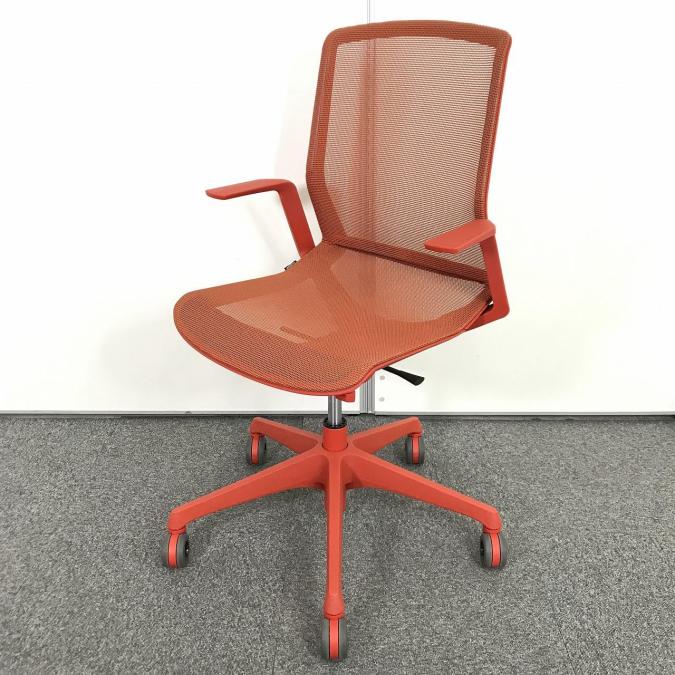 中古】シナーラチェア オカムラ/okamura 肘付ミドルバックチェア 464368 - 中古オフィス家具ならオフィスバスターズ